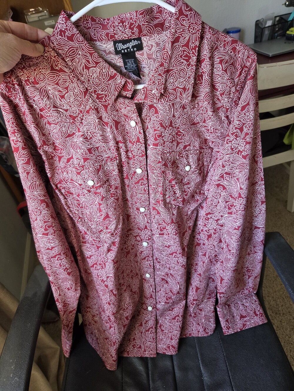 Wrangler Retro Women’s Red and White Floral Button-Down Shirt
